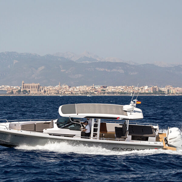 TEEMÖET – Axopar 37 T-Top 3 top-yachts-charter-mallorca-axopar37-teemoet-04