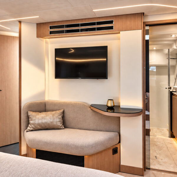 LA FAMILIA Prestige 4.9 master cabin