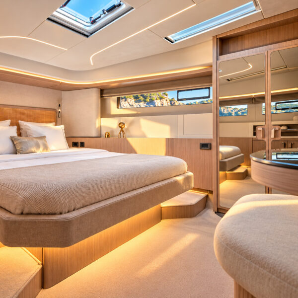 LA FAMILIA Prestige 4.9 master cabin and ensuite